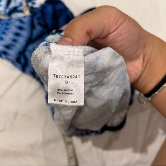 Blue and Black Tart Brand, tye dye pattern long sleeve - Picture 10 of 10